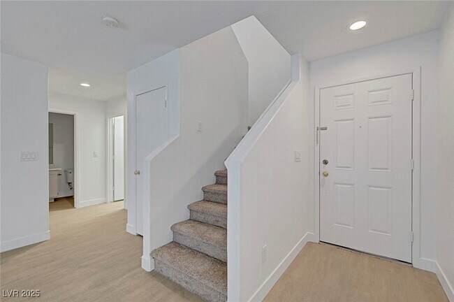 Building Photo - 2431 Lilac Cove St