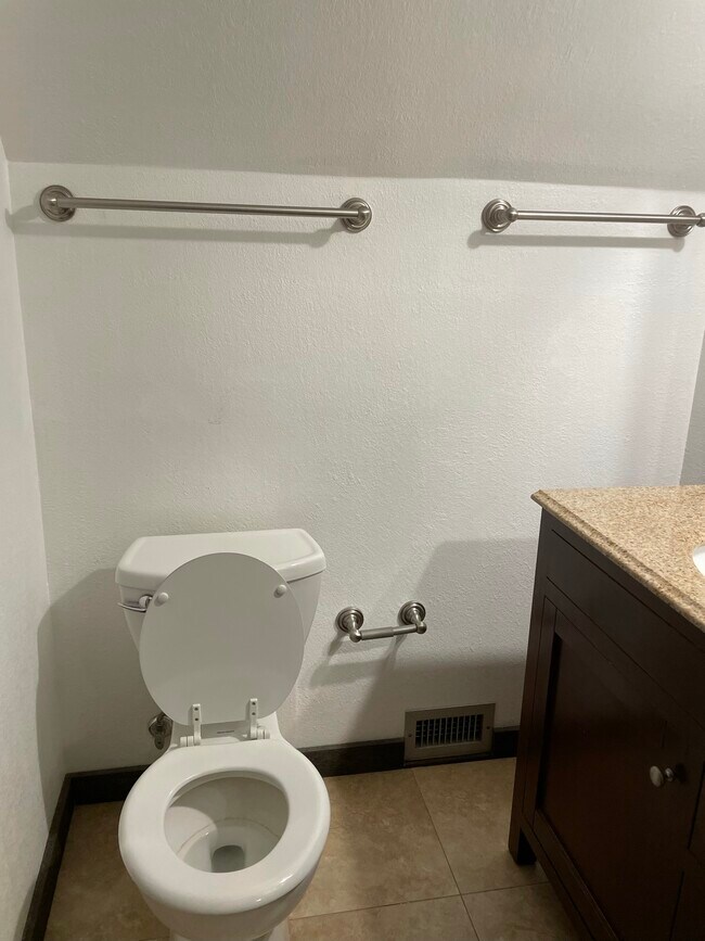 Building Photo - 1375 Cameron Ave