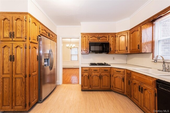 Building Photo - 166-23 24th Ave