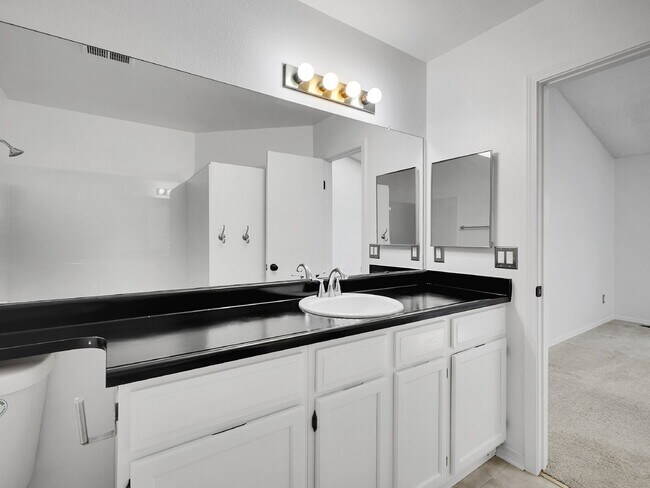 Building Photo - $2,395.00 2 bed, 2.5 bath townhome located...