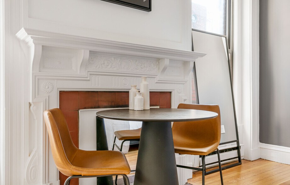 Building Photo - 232 Newbury St