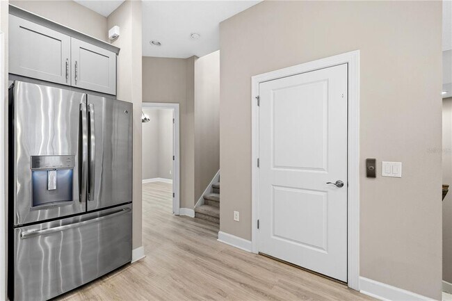 Building Photo - 3167 Moorings Dr S