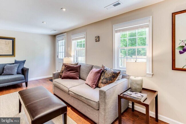 Building Photo - 258 Burgess Ave