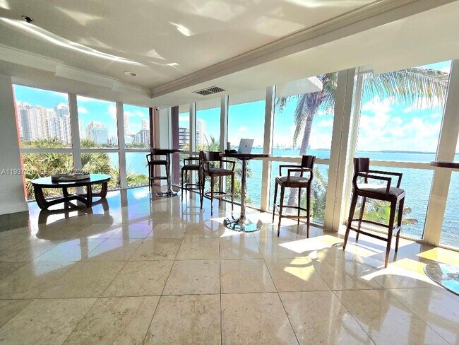 Building Photo - 1155 Brickell Bay Dr