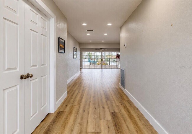 Building Photo - 6513 Abaco Dr