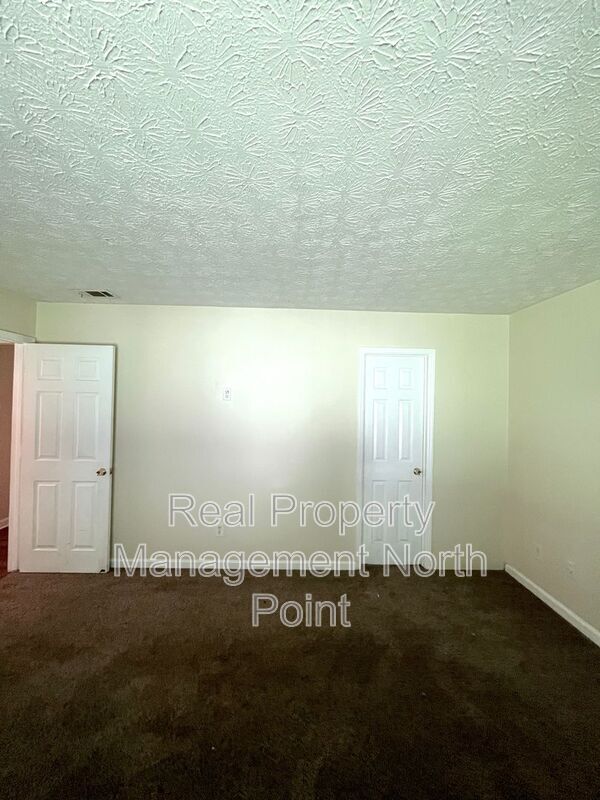 Building Photo - 3004 Kenville Ln