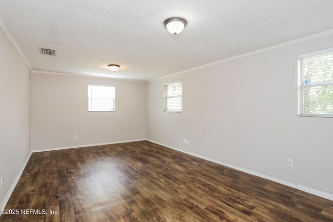 Building Photo - 10410 Wooster Dr