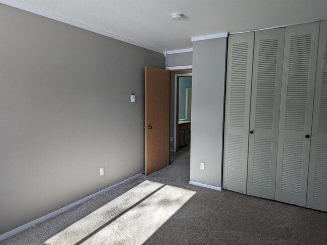 Building Photo - 841 N Gammon Rd