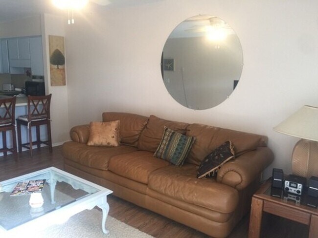 Building Photo - AVAILABLE SEASONALLY FOR $2500/MONTH