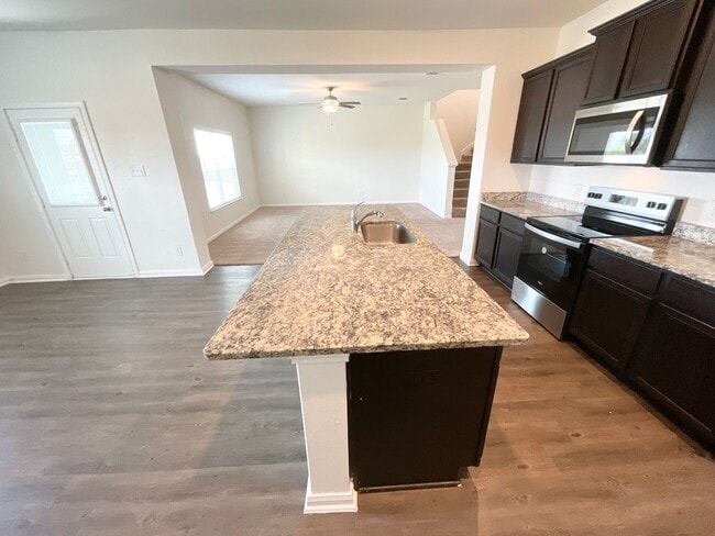 Building Photo - Lovely 2-story 4 bedroom/2.5 bath home in cul-de-sac: easy commute to Ft. Sam Houston, BAMC, and ...