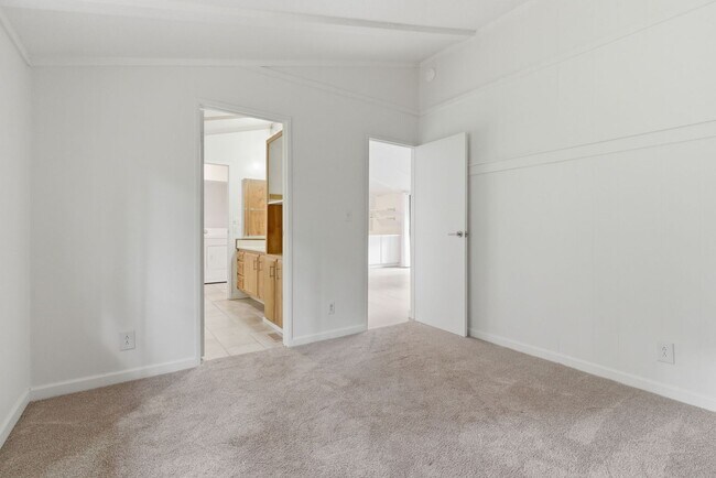 Building Photo - Single level Bainbridge Island home