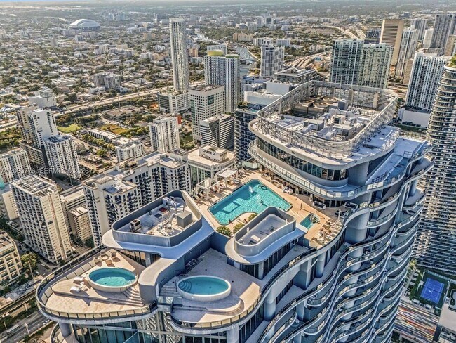 Building Photo - 1000 Brickell Plaza