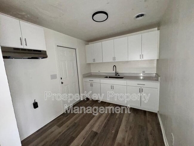 Building Photo - 4704 Estonia St