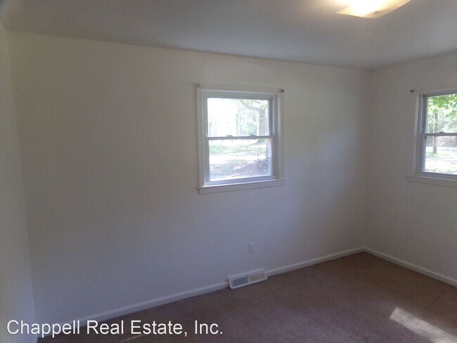 Building Photo - 2 br, 1 bath House - 15711 S. Crater Rd.