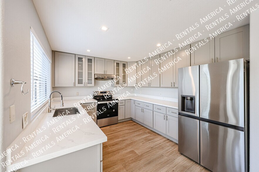 Building Photo - 6784 W Louise Dr