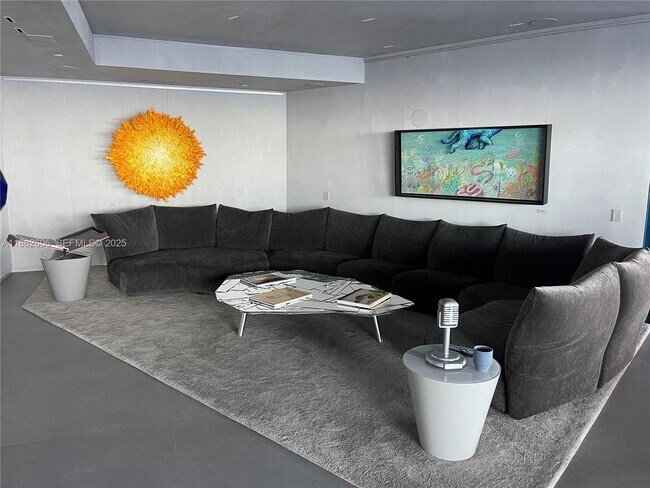 Building Photo - 18555 Collins Ave