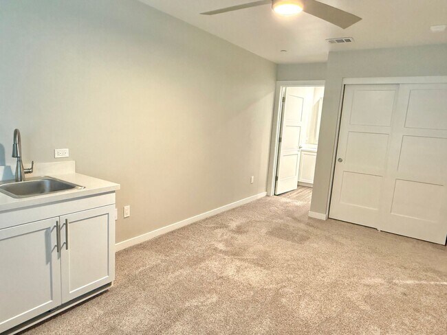 Building Photo - $4,190 / 4 BR - MODERN FREMONT TOWNHOME WITH JUNIOR SUITE, PRIVATE BALCONY & PRIME LOCATION!