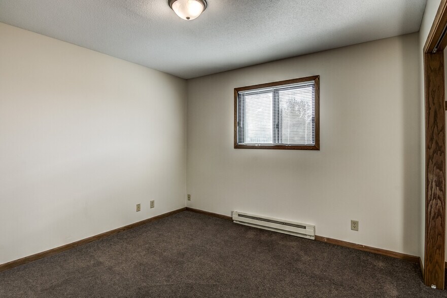 Building Photo - 632 Saxonwood Rd