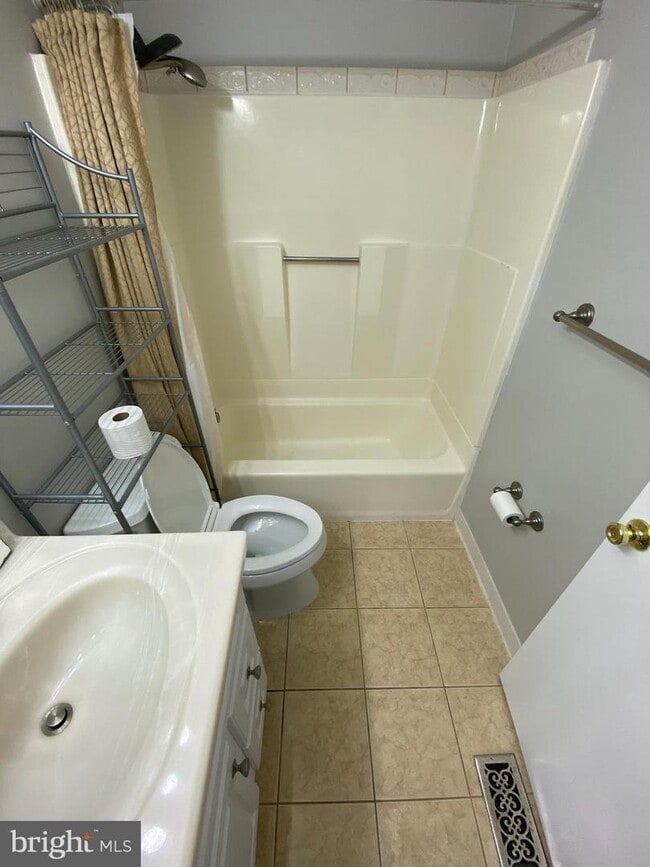 Building Photo - 32 Bickel Ct