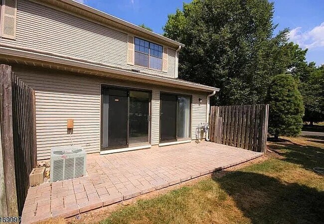 Building Photo - 24 Kirby Ln