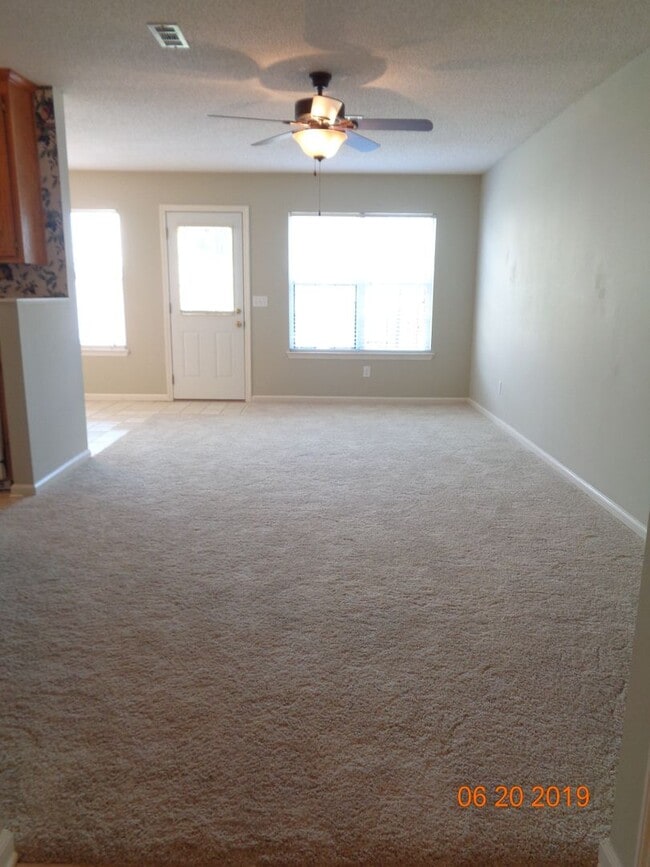 Building Photo - Quail Hollow