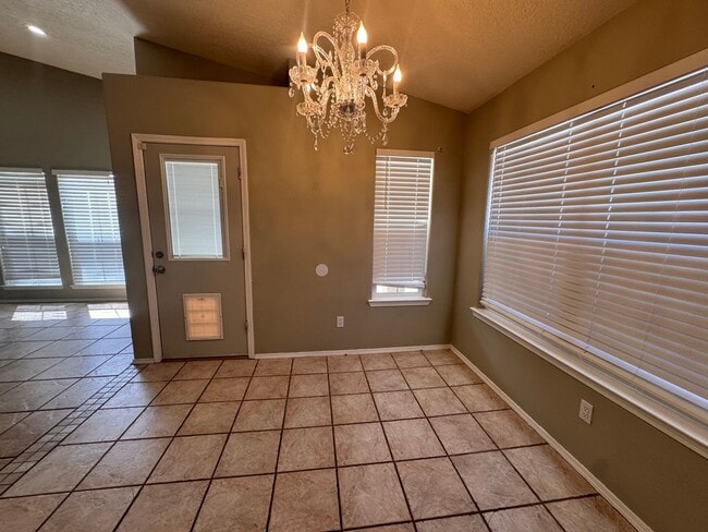 Building Photo - 9701 Tapatio Dr NW