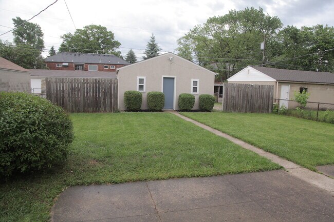 Building Photo - 1536 Elmwood Ave