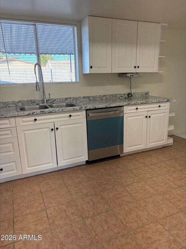 Building Photo - 5440 W Virginia Ave