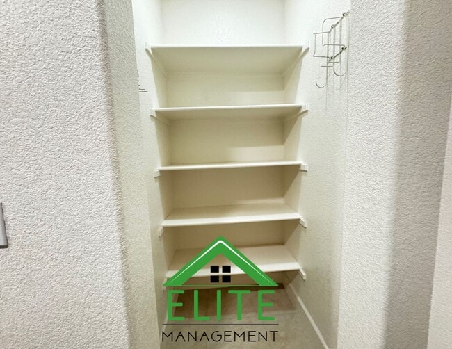 Building Photo - 2104 Westmeath Way