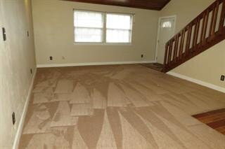 Building Photo - Delightful two story town home.