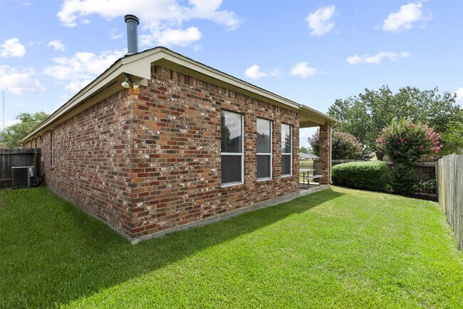 Building Photo - 521 Ironwood Forest Dr