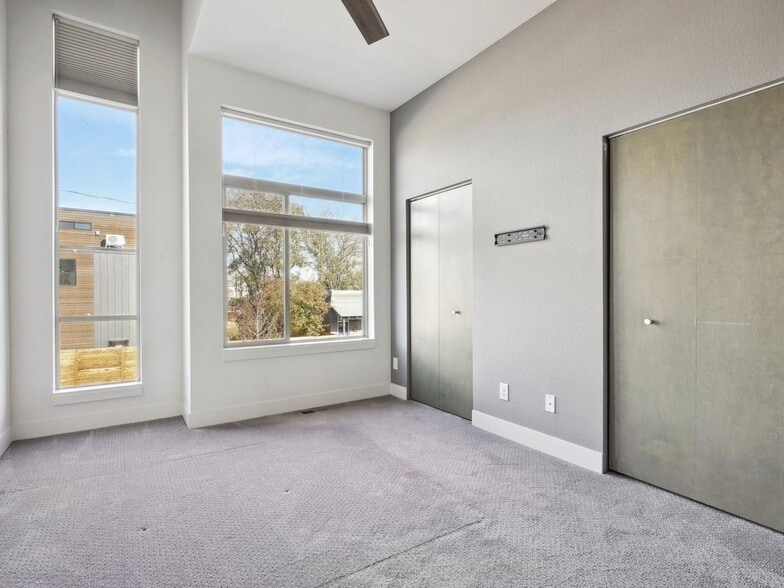 Building Photo - 1030 W 37th Ave