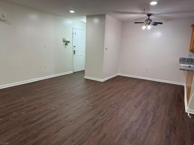 Building Photo - 751 Summer Ave