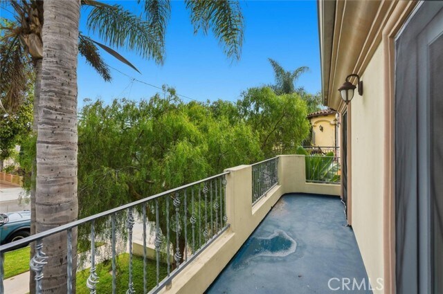 Building Photo - 233 S Irena Ave