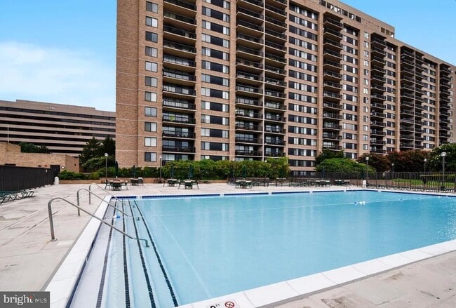 Building Photo - 3709 S George Mason Dr
