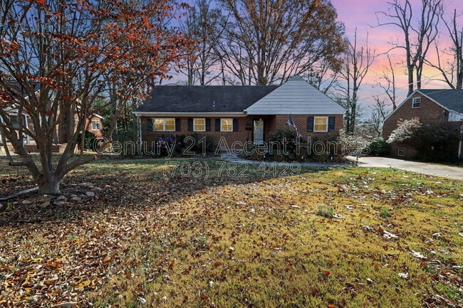 Primary Photo - 3107 Valley Ln