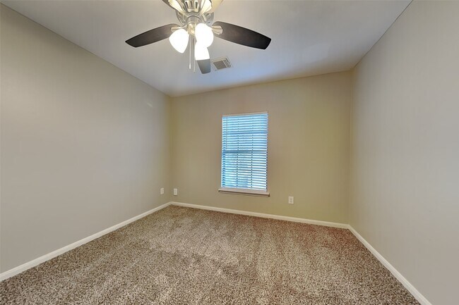 Building Photo - 6 E Summer Storm Cir