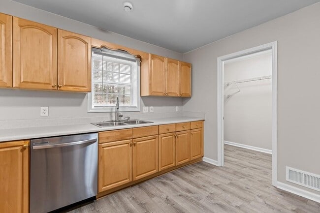 Building Photo - 631 Saddlewood Dr