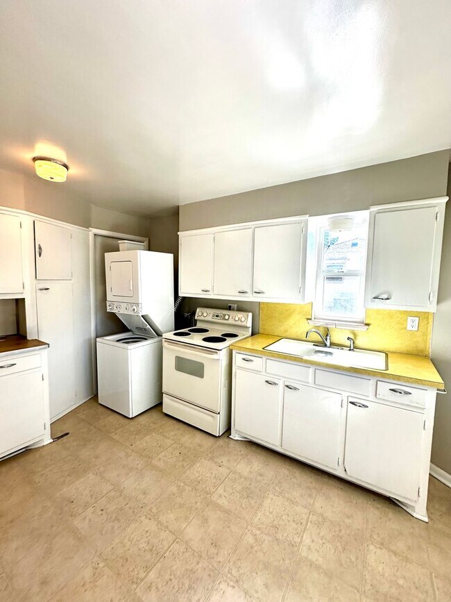 Building Photo - Charming 2 bedroom on Uintah