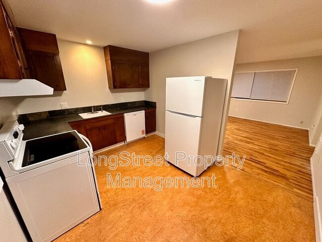 Building Photo - 123 SE 30th Pl