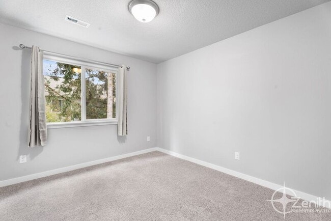 Building Photo - 4712 NE 37th Ct