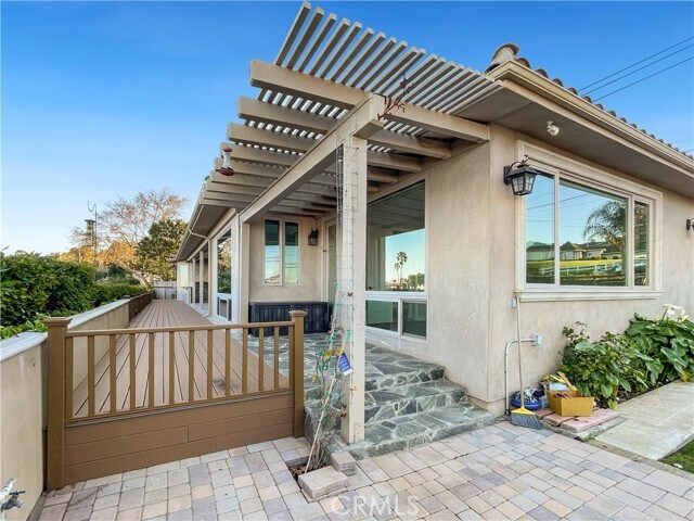 Building Photo - 2 Stallion Rd