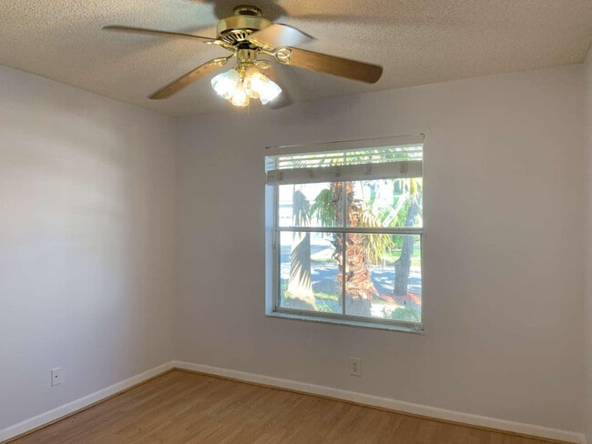 Building Photo - 856 Stanton Dr