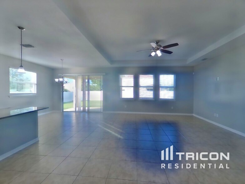 Building Photo - 5363 Suncatcher Dr