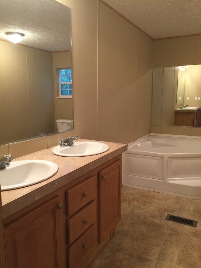 Building Photo - 347 State Rd S