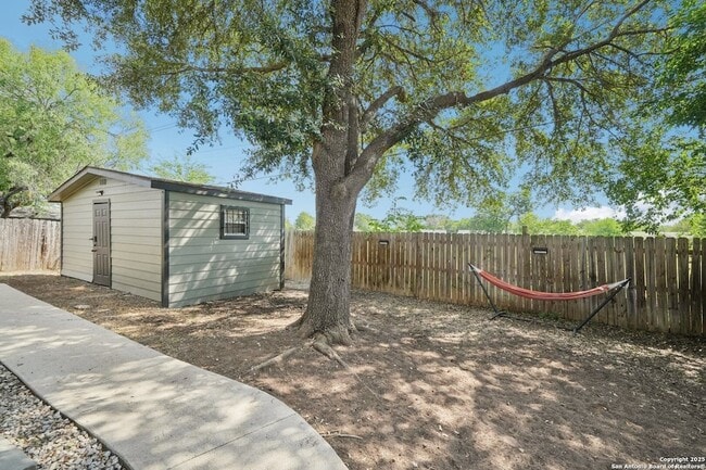 Building Photo - 10609 Starcrest Dr