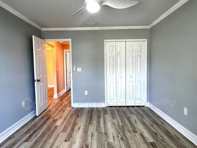 Building Photo - 3233 Oakwood Pl