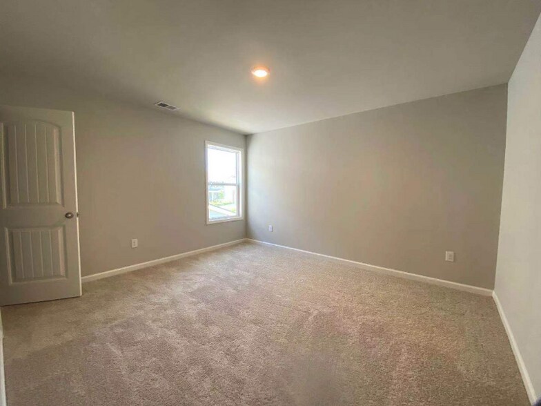 Building Photo - 144 Valimar Dr
