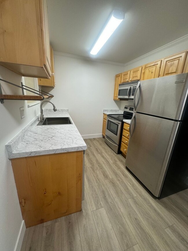 Building Photo - Beautiful SLC condo for rent!