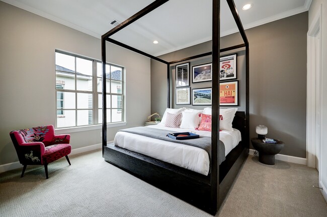 Building Photo - 505 Reinicke St